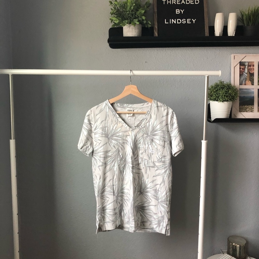 VS PINK Floral v neck pocket tee size xs